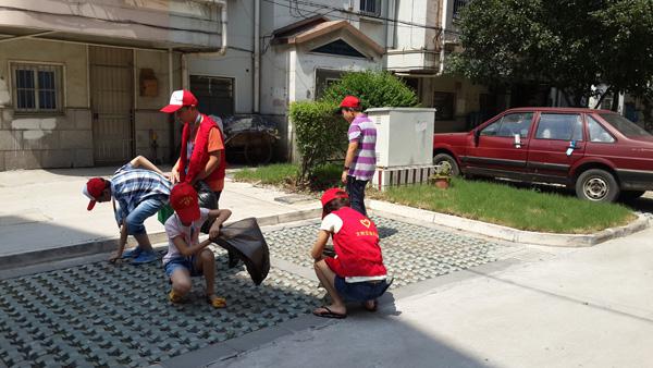 --我社区风采和志愿者风采宣传栏投入使用