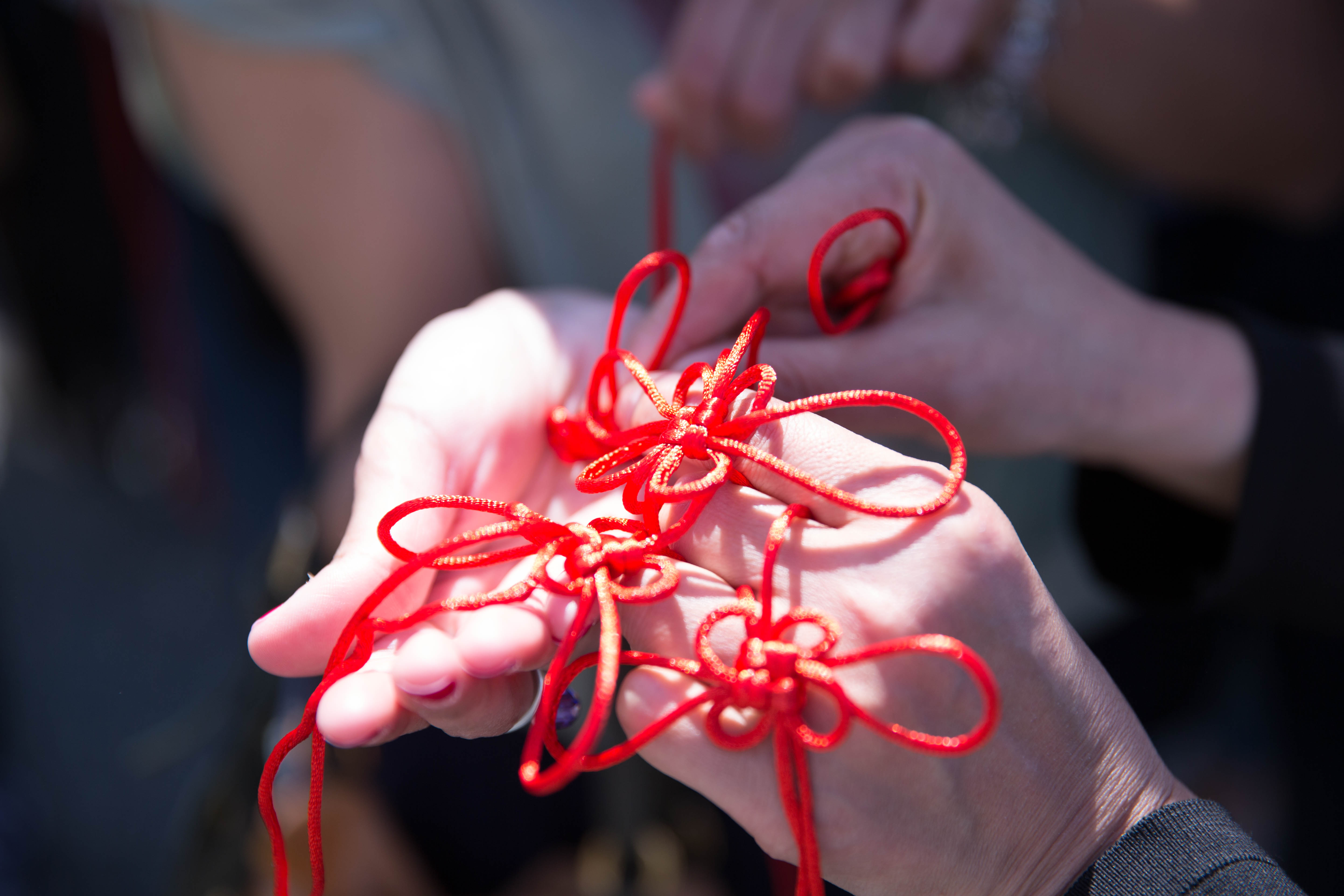 金凤迎春——第八届纺博杯青少年中国结比赛
