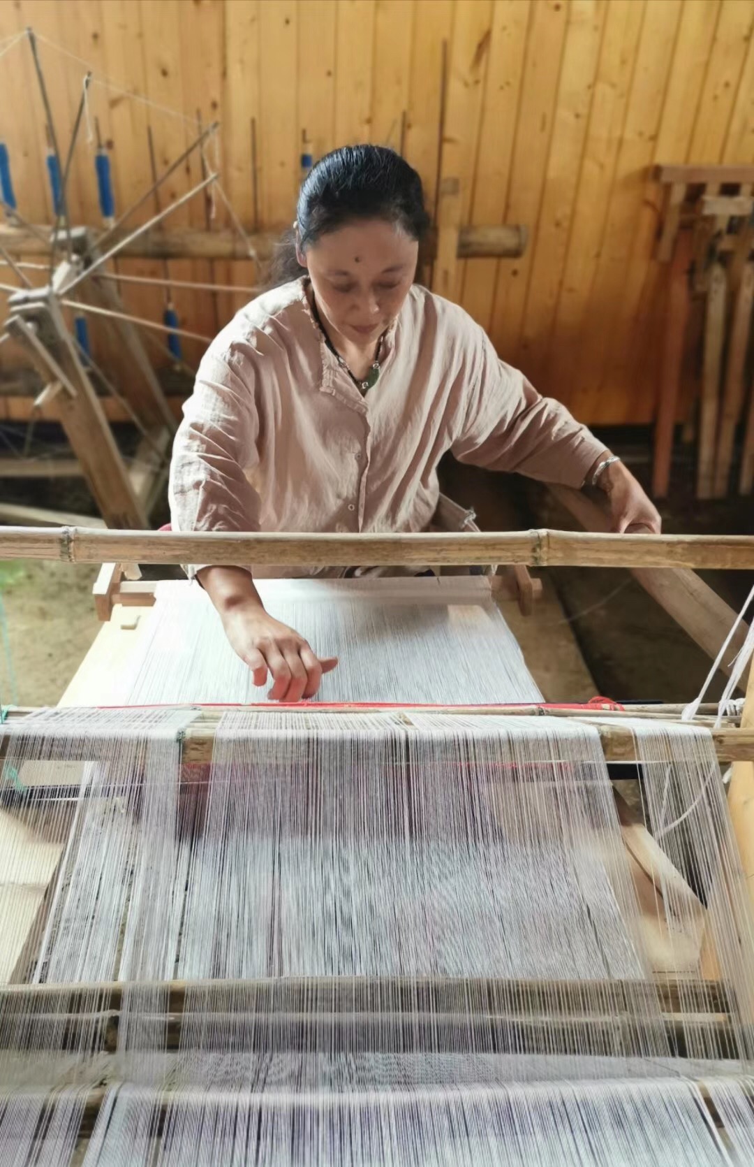非遗纺纱织布观摩中国结编织