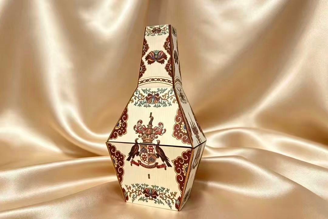 “瓷章雅韵”——馆藏纹章花瓶手作工坊