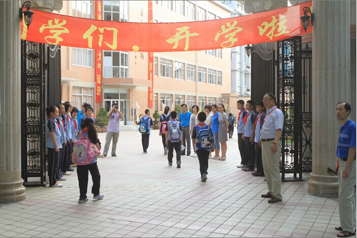 上海市曹杨第二中学附属学校