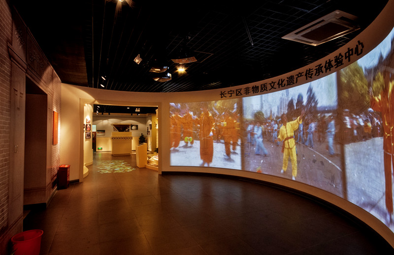 长宁区在区民俗文化中心新建的非物质文化遗产传承体验中心,集中展出